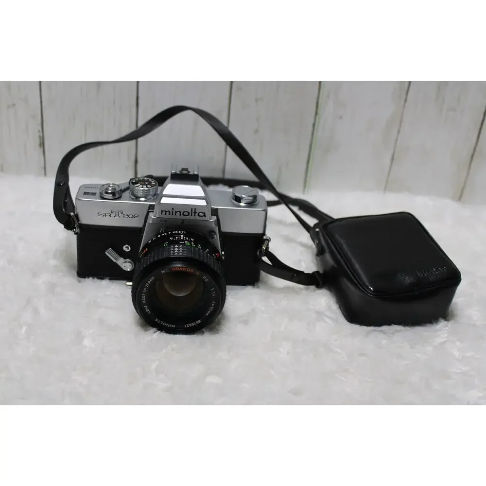 Minolta SRT 202 35mm Film Camera w/ Rokkor-X 50mm f/1.4 Lens & Vivitar Flash